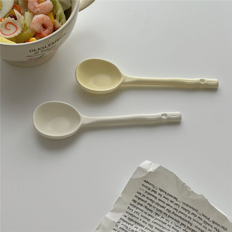 Korean InS-style solid-color household tableware, hand-held irregular household spoons, dessert spoons, Japanese-style ceramic spoons Specification drawing
