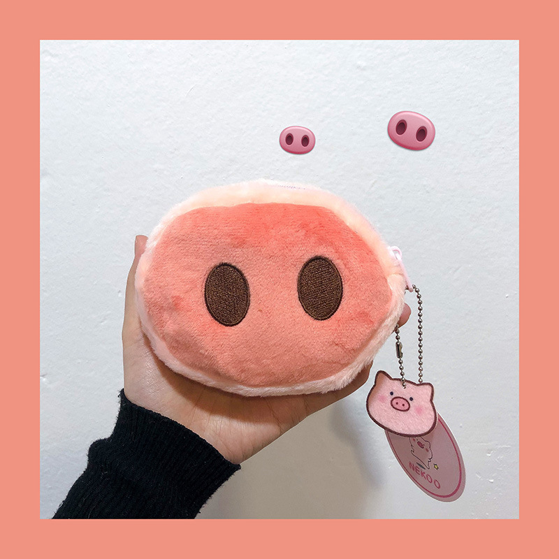 A trendy pig-nosed plush coin purse with an Ins-style cute mini cartoon headphone case and keychain pendant details Picture
