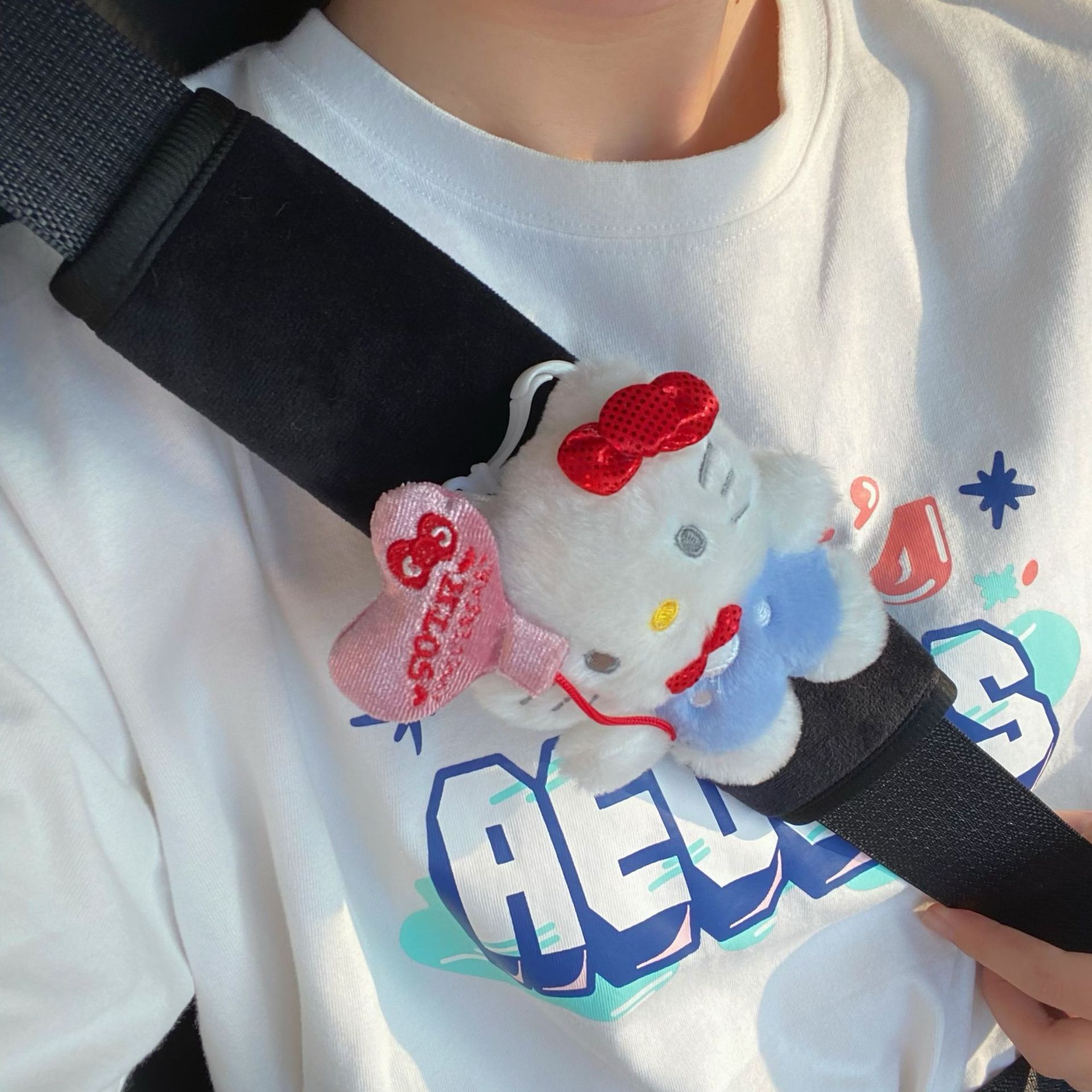 Heart-shaped balloon cat car seat belt shoulder guard, cute and creative girl car interior decoration, anti-strangling neck cover details Picture