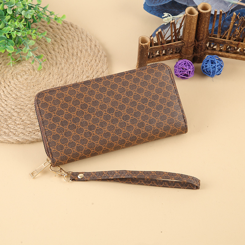 Fashionable printed single-layer zipper bag, long wallet, large capacity, multi-slot mobile phone wallet, wholesale ladies' wallet Application Scenario