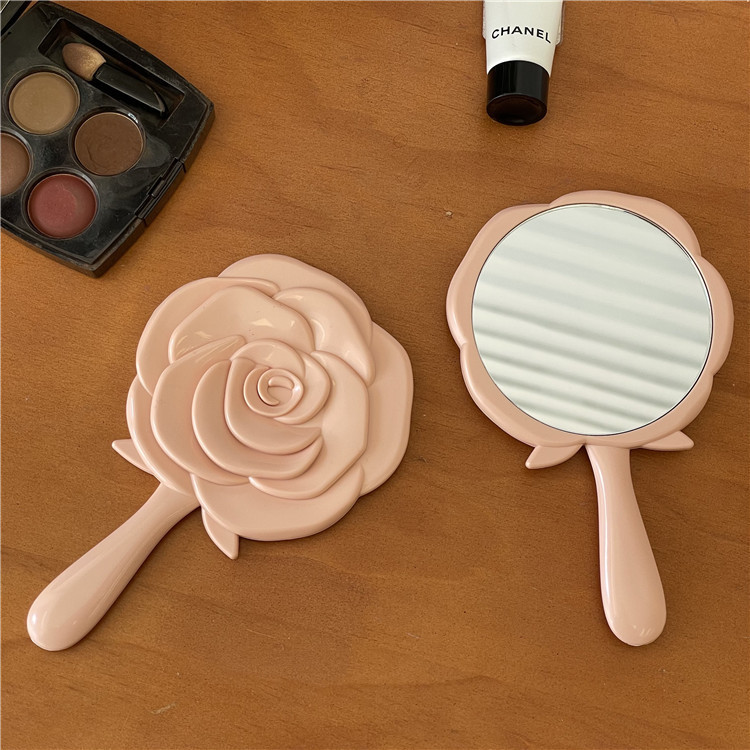 A small rose-flowered makeup mirror with a girlish heart, a portable handheld mini touch-up mirror, and a small mirror for students to carry around full figure