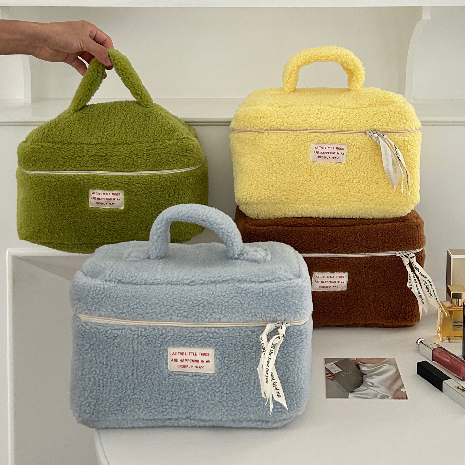 Fluffy and cute makeup bag, Japanese-style simple hand-held toiletry bag, large-capacity portable travel skin care product storage bag Item Picture