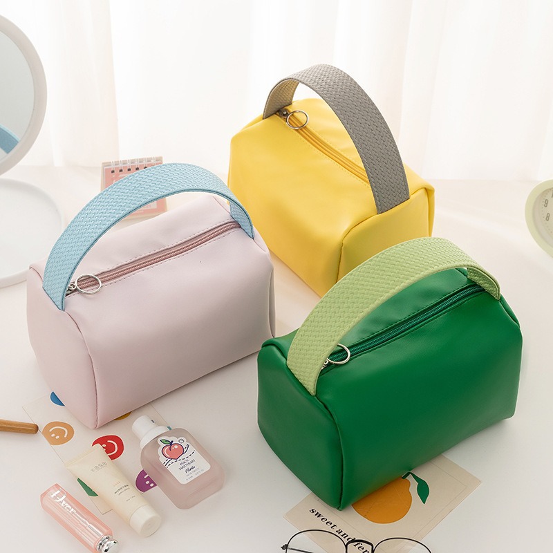 The new PU solid-color makeup bag, large-capacity waterproof toiletry bag, and high appearance level are perfect for carrying and storing when traveling or going out full figure