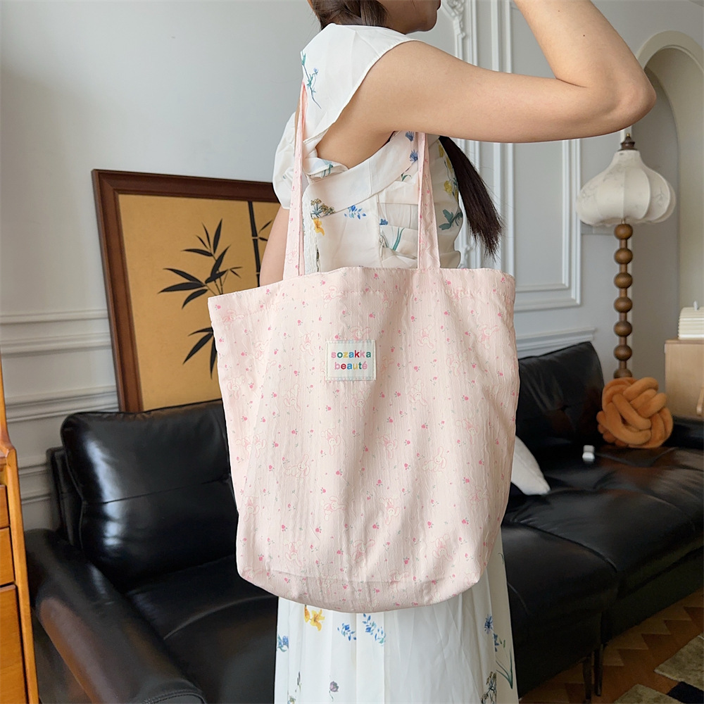 47201 InS-style cartoon embossed canvas bag, casual single-shoulder bag, cloth bag, a girl's handbag for going shopping Specification drawing