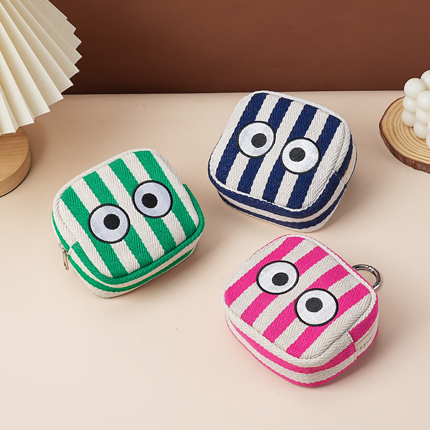The new Ailun mini mouth red envelope card storage bag, digital bag, small hanging bag, embroidered portable small bag and coin purse full figure