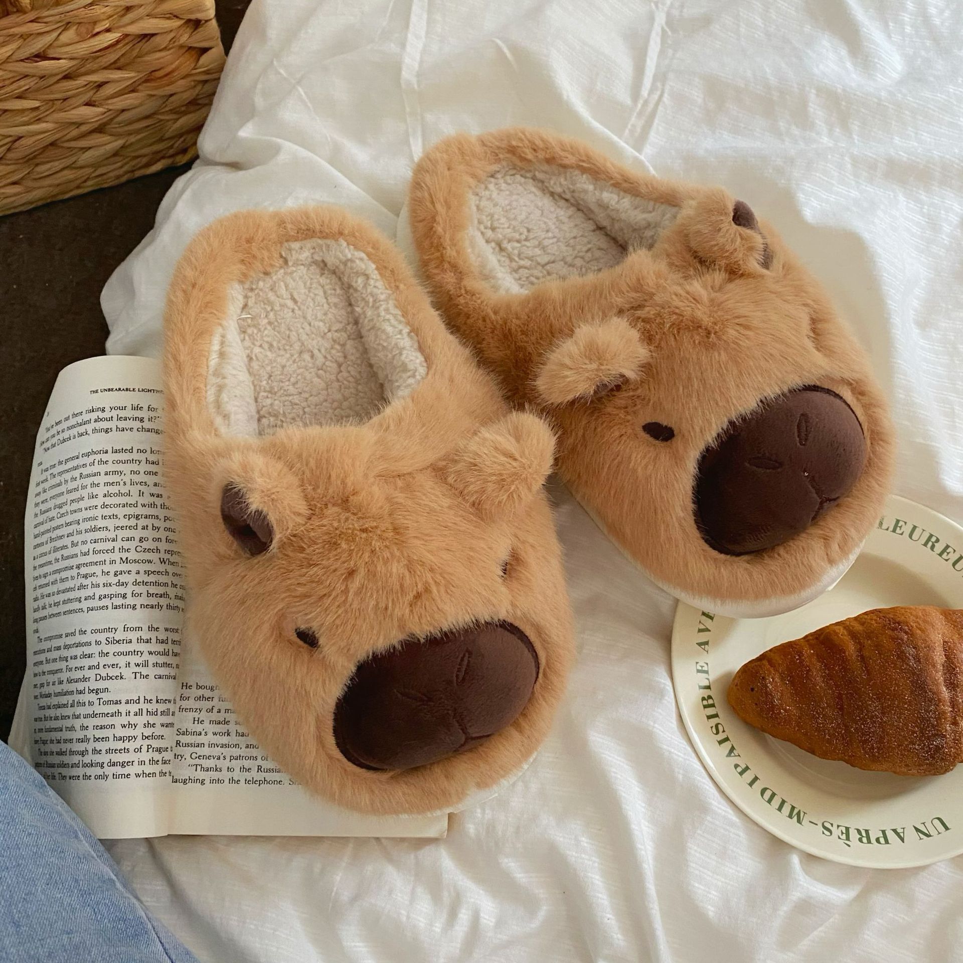 Kapibala couple Cotton Slippers for Women 2024 Autumn/Winter New Indoor Home cartoon plush cotton shoes, fluffy slippers Application Scenario