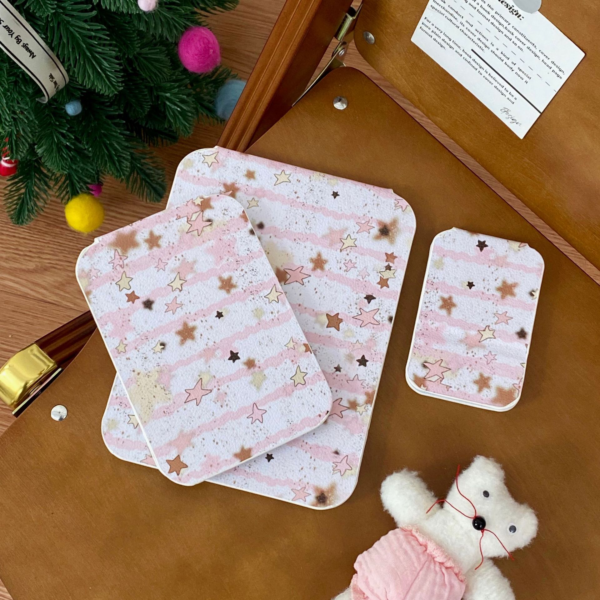 Strawberry Star Folding Mirror for women, portable office, dormitory, home, makeup mirror, standing dressing mirror, small portable mirror Specification drawing