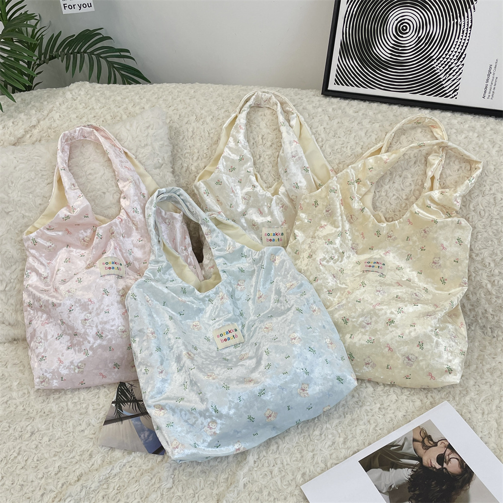 412142 Pearlescent glossy bear print silk single-shoulder bag, women's underarm bag, large capacity tote bag for commuting full figure