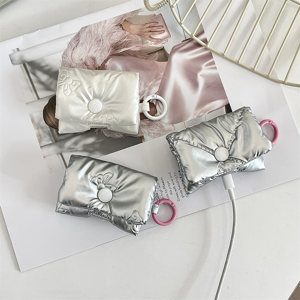 The 412143 Korean-style ins bow bag is suitable for storing Apple earphone cases and airpods cases details Picture