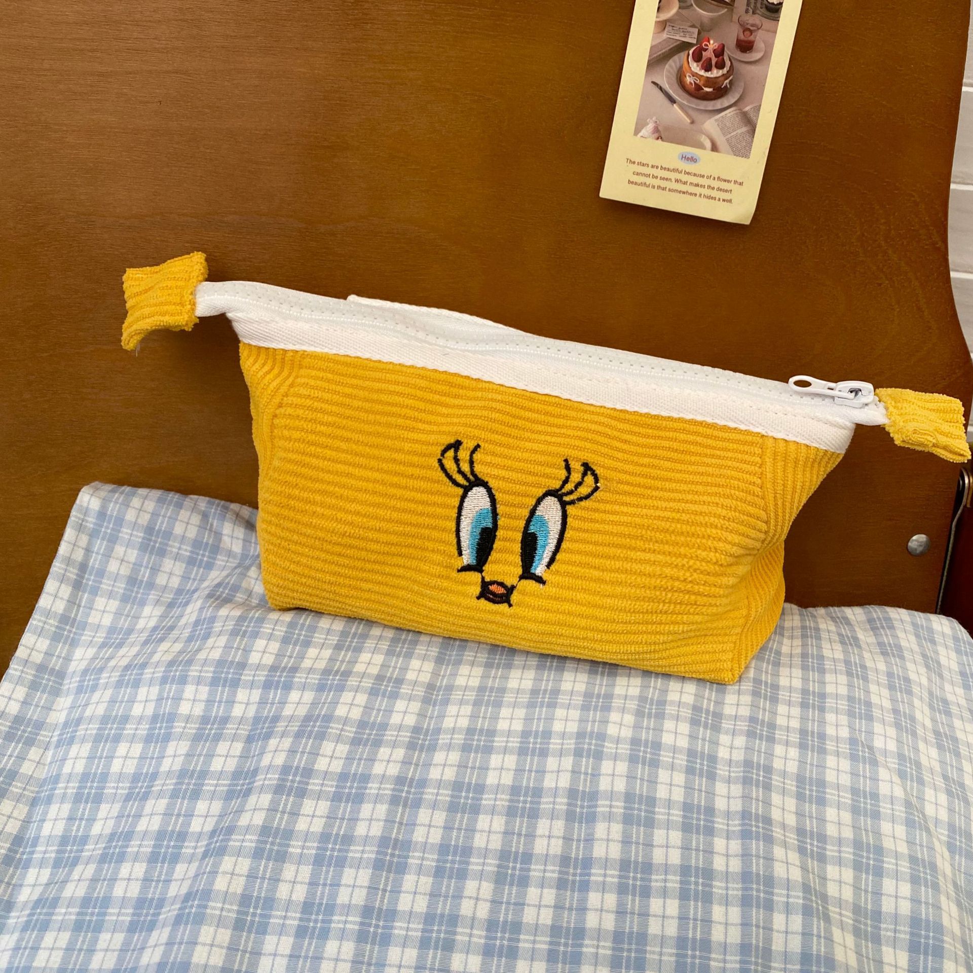 Cute kingfisher pen case, Korean-style embroidered checkered stationery bag, large-capacity portable storage bag, student cartoon stationery box Specification drawing