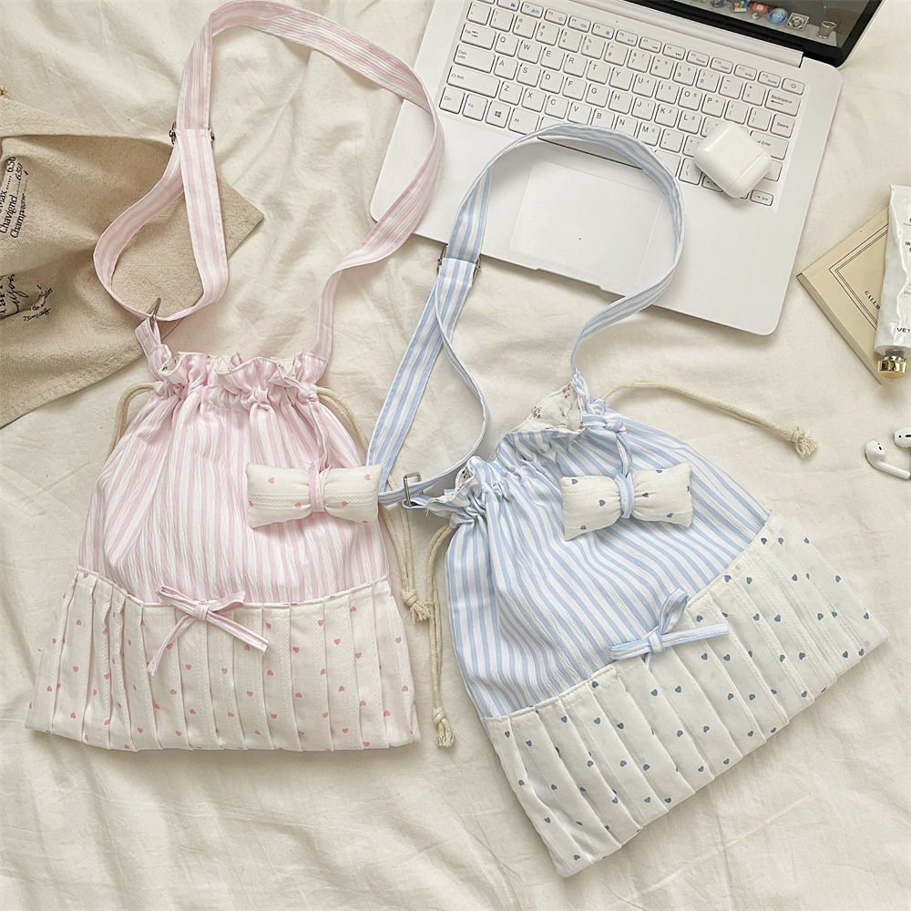 5614 Sweet and high appearance level bow stripe single-shoulder crossbody bag, women's fashionable design sense single-shoulder tote bag Application Scenario