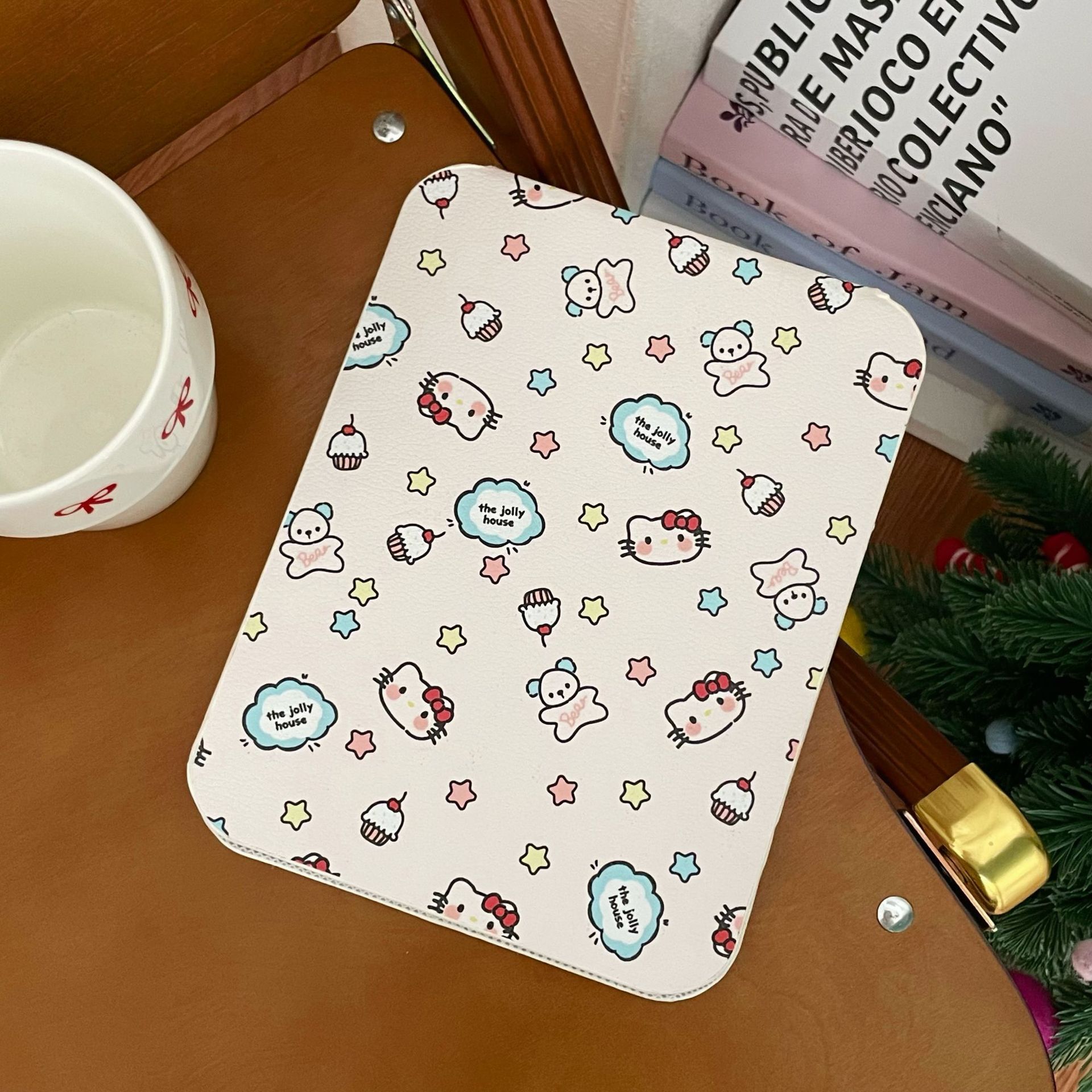 Original cartoon cat folding mirror, portable and portable small mirror for women, home desktop makeup mirror, standing dressing mirror Application Scenario