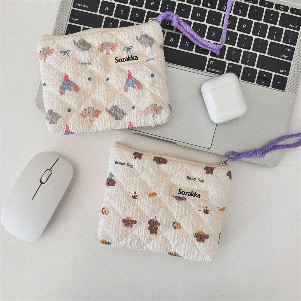 43162 Floral quilted cotton-padded portable storage bag, cute and soft coin purse, lipstick storage bag, makeup bag Application Scenario