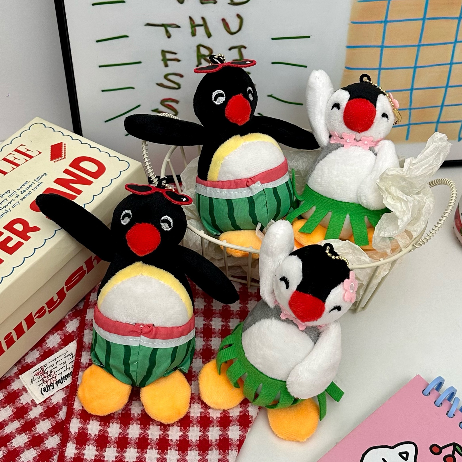Creative and funny summer penguin plush trinkets, cute figurines, pendants, soothing dolls, bags, keychains full figure