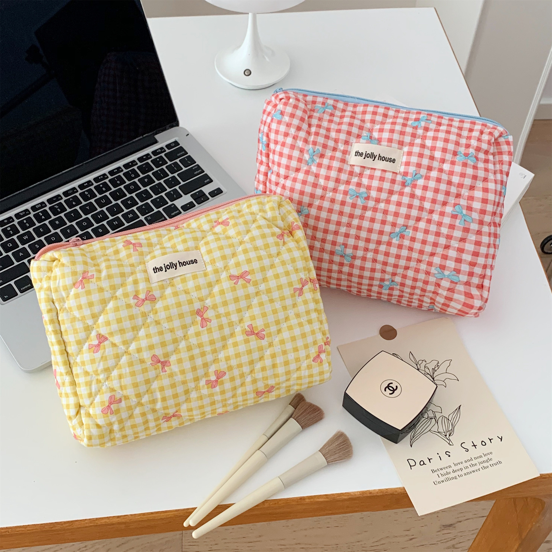 2024 New checkered bow makeup bag, high appearance level, large capacity, portable travel toiletry and storage bag for women Application Scenario