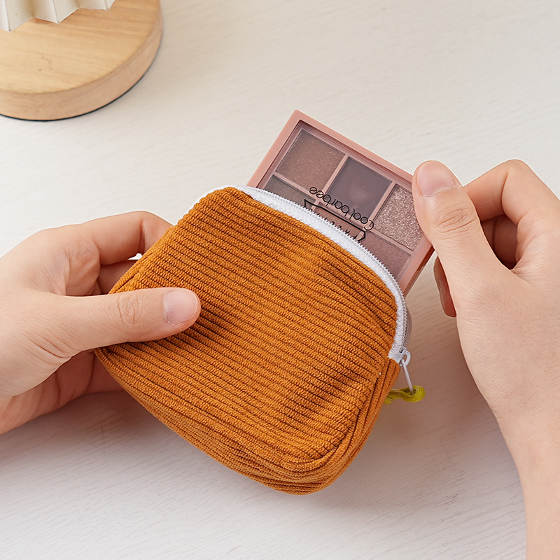 New cosmetic bag, corduroy cosmetic storage bag, ins style coin purse, sanitary napkin storage, portable lipstick small bag Application Scenario
