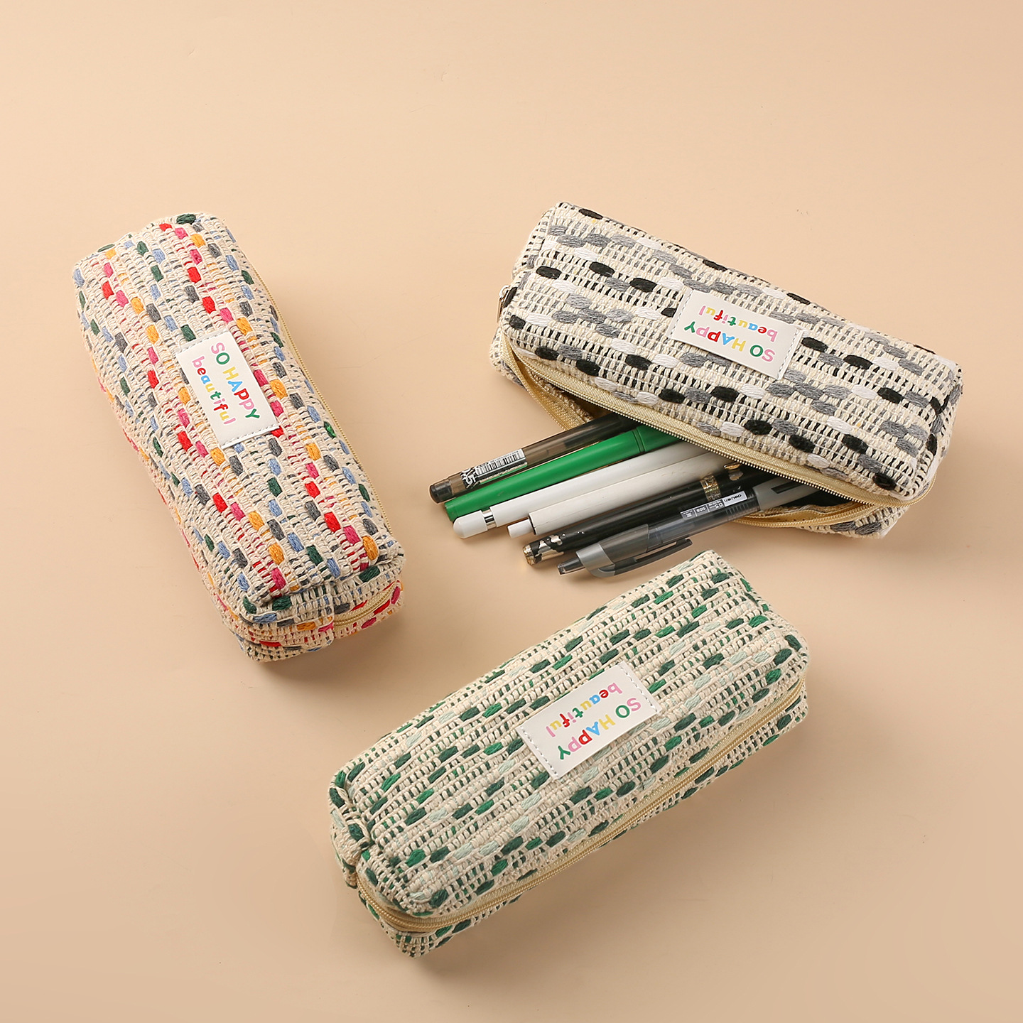 Rainbow woven pen case, a small chanel-style woven woolen design with a contrasting color, large capacity and high appearance level pen case storage bag full figure
