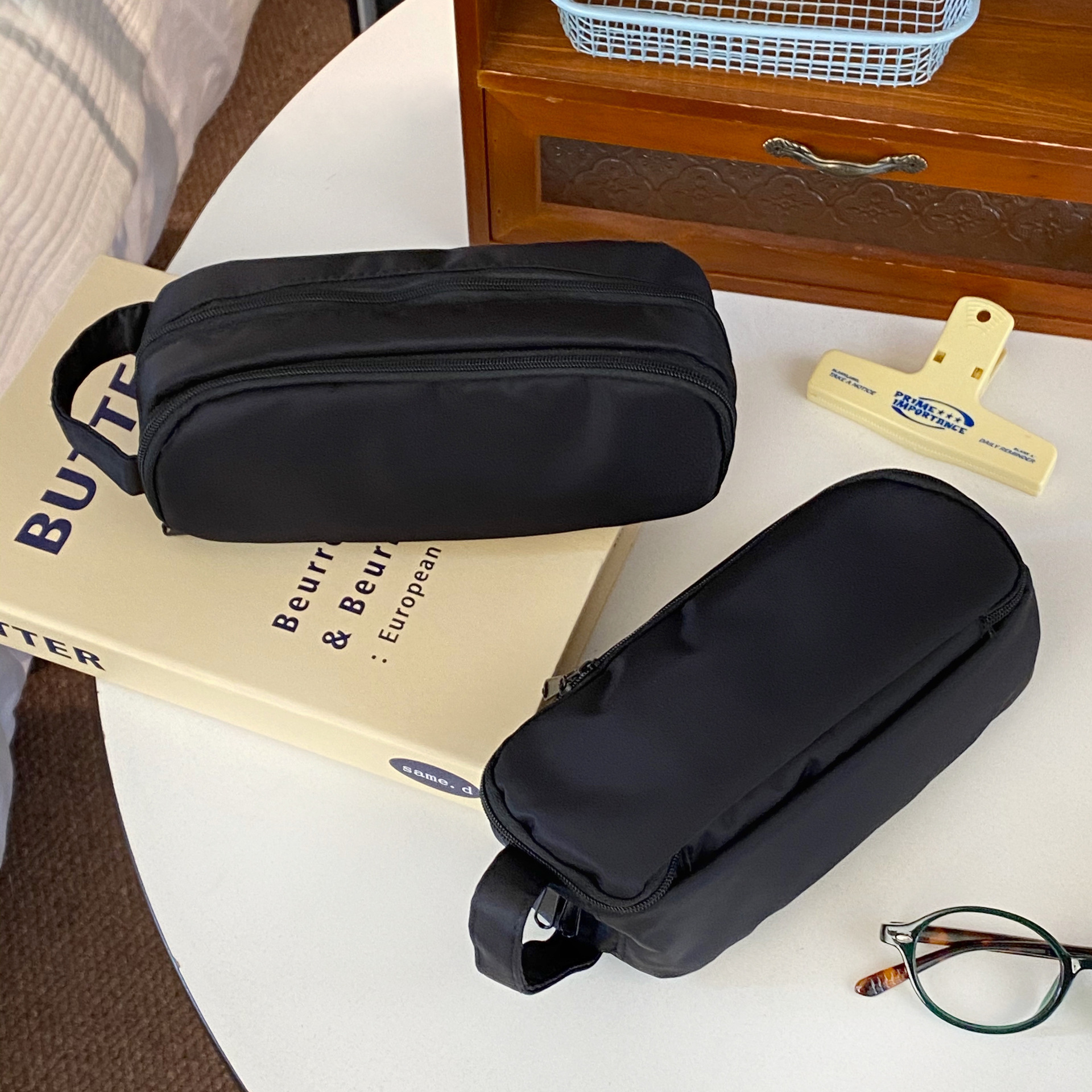 Korean solid color pen case, high-end black large-capacity multi-layer hand-held stationery bag, multi-functional portable three-dimensional pencil case full figure
