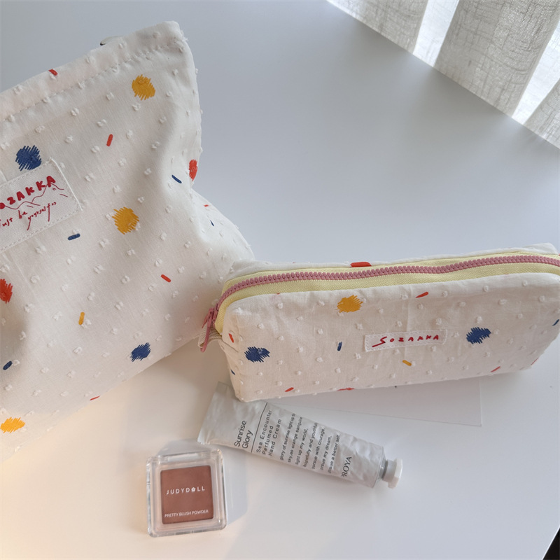 34181 Summer Candy Bean Clutch, cosmetic bag, White cute portable travel Storage bag, canvas bag, student girl Application Scenario