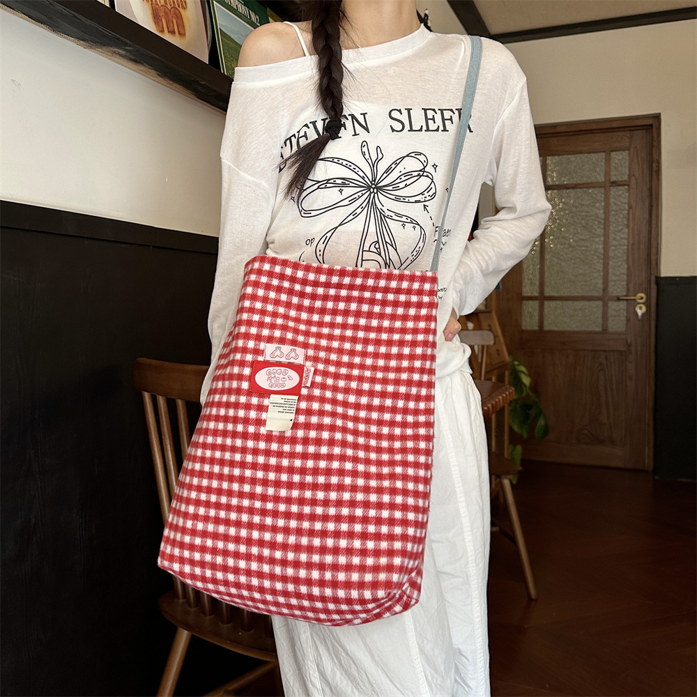 48141 Korean version ins woolen checkered Tote bag for Women 2024 New stylish and Versatile commuter crossbody handbag Specification drawing