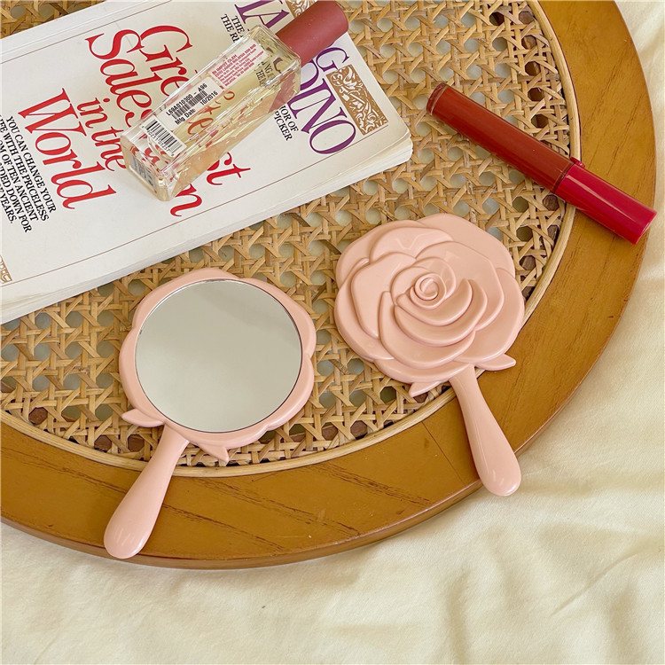 A small rose-flowered makeup mirror with a girlish heart, a portable handheld mini touch-up mirror, and a small mirror for students to carry around Application Scenario