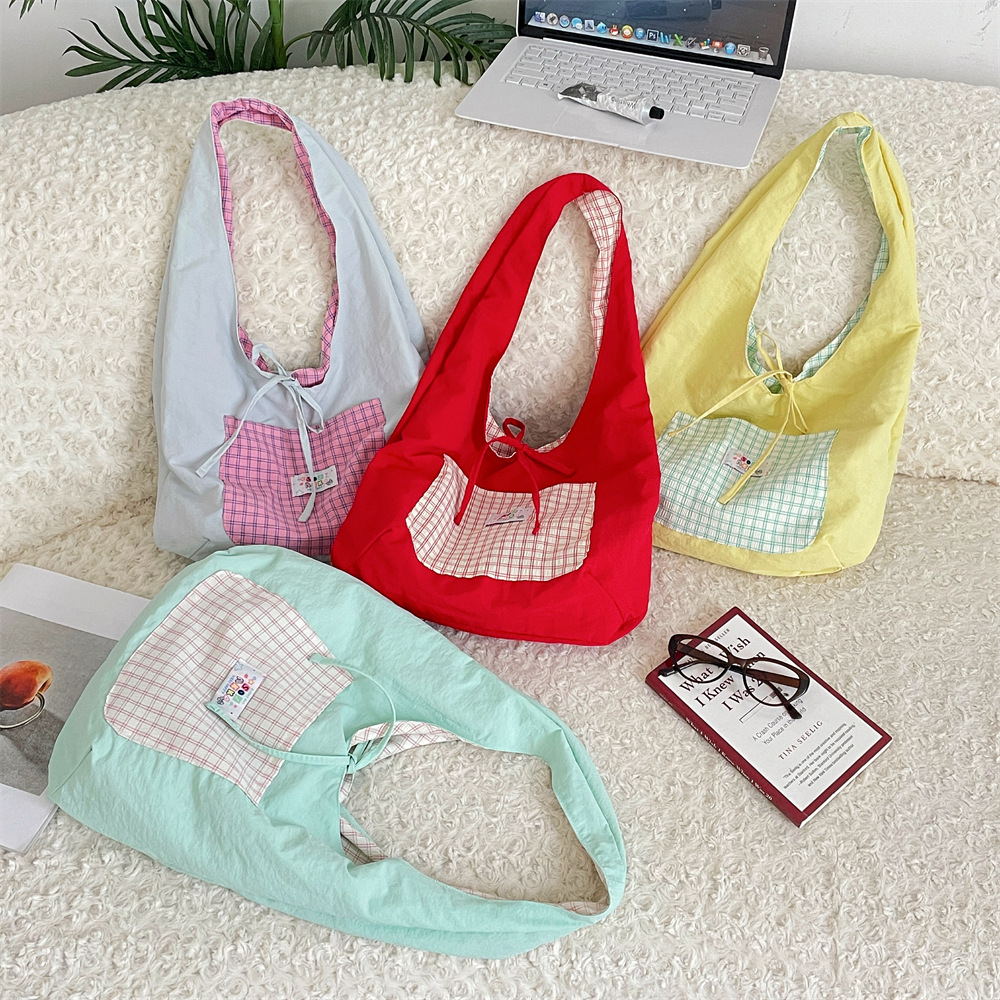 The new 56232 fashionable checkered bag is a fresh and elegant single-shoulder bag for women's armpits with a laid-back style and a large capacity tote bag details Picture