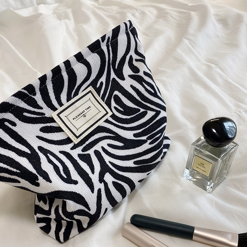 19302 Corduroy retro leopard print makeup bag, lipstick, loose change, hand in hand, carry bag, portable toiletry and storage bag for women details Picture