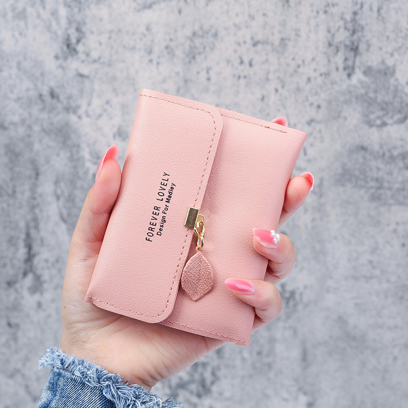 2021 New Korean-style simple small wallet at 30% off, a coin pocket wallet, a cross-border short wallet for women full figure