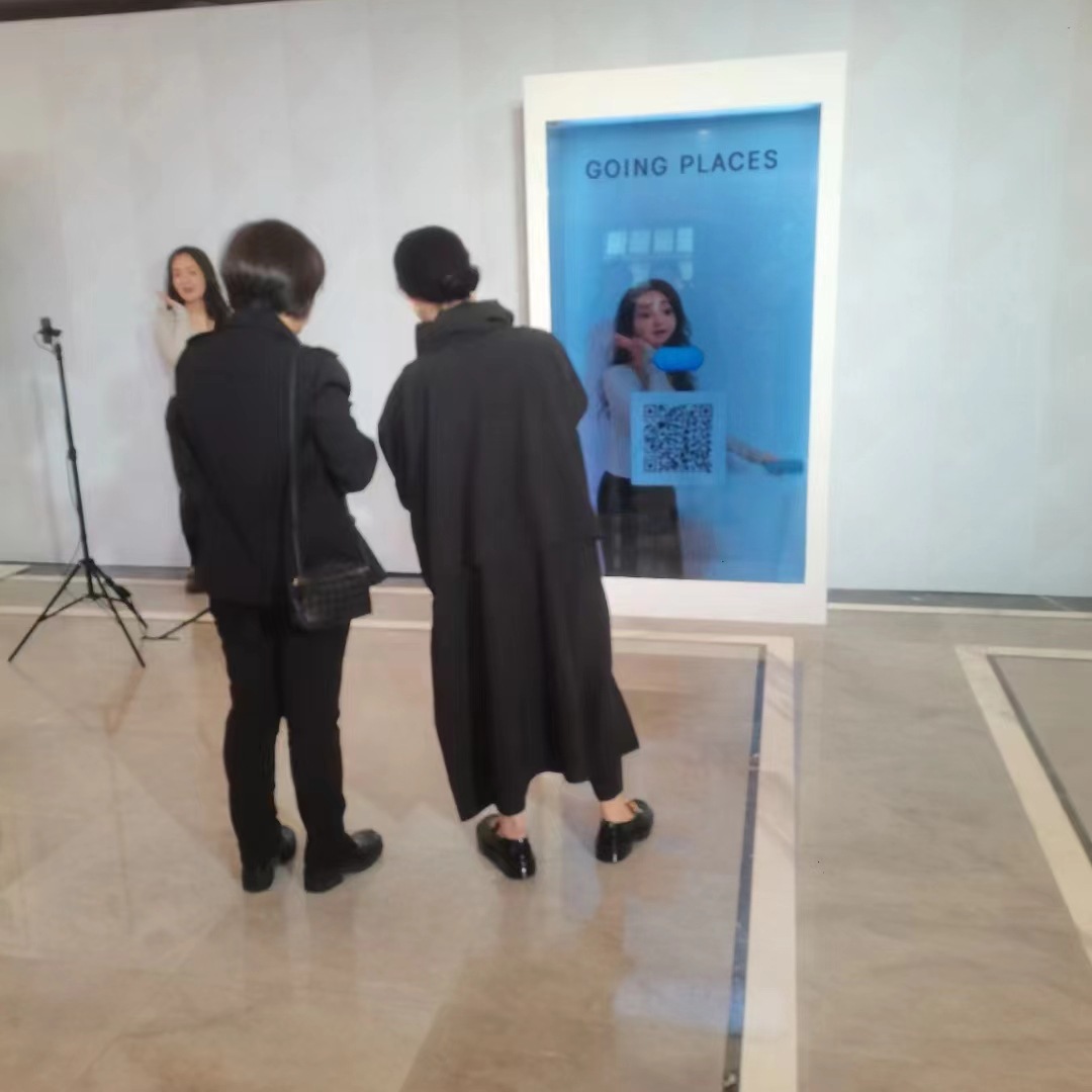 AI interactive holographic virtual human replication display cabinet, transparent screen machine for copying human figures, 3d digital creative human body photography details Picture