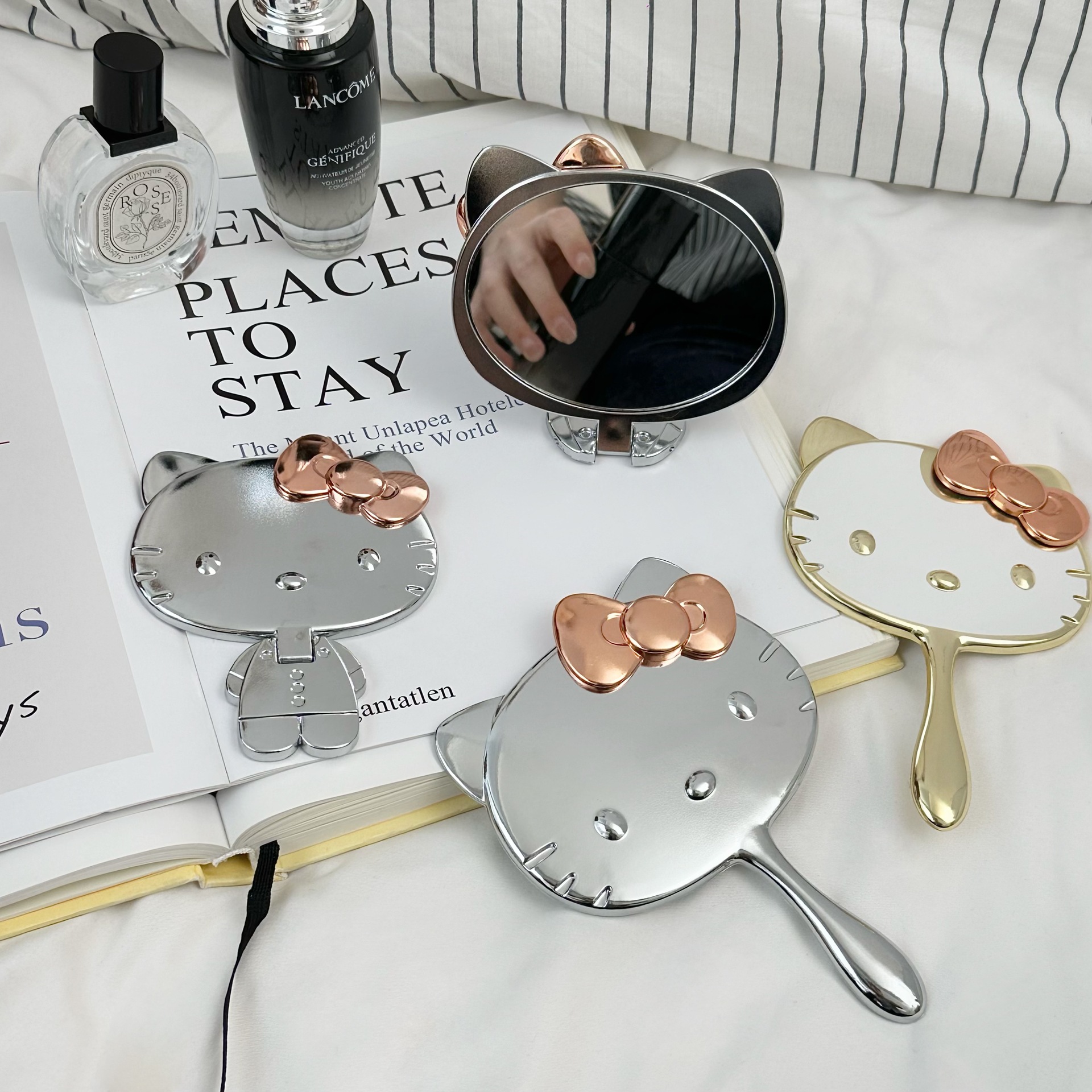 Three-dimensional folding handheld portable mirror, cartoon cat makeup mirror, portable touch-up mirror, mini mirror for student dormitories details Picture