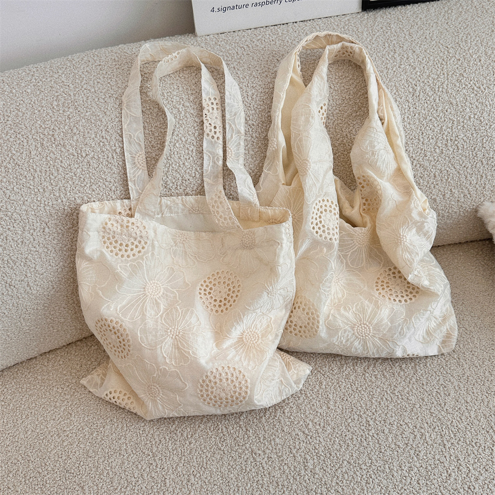 49261 French Artistic hollowed-out embroidery single-shoulder bag, large-capacity canvas vest bag, gentle and elegant tote bag full figure
