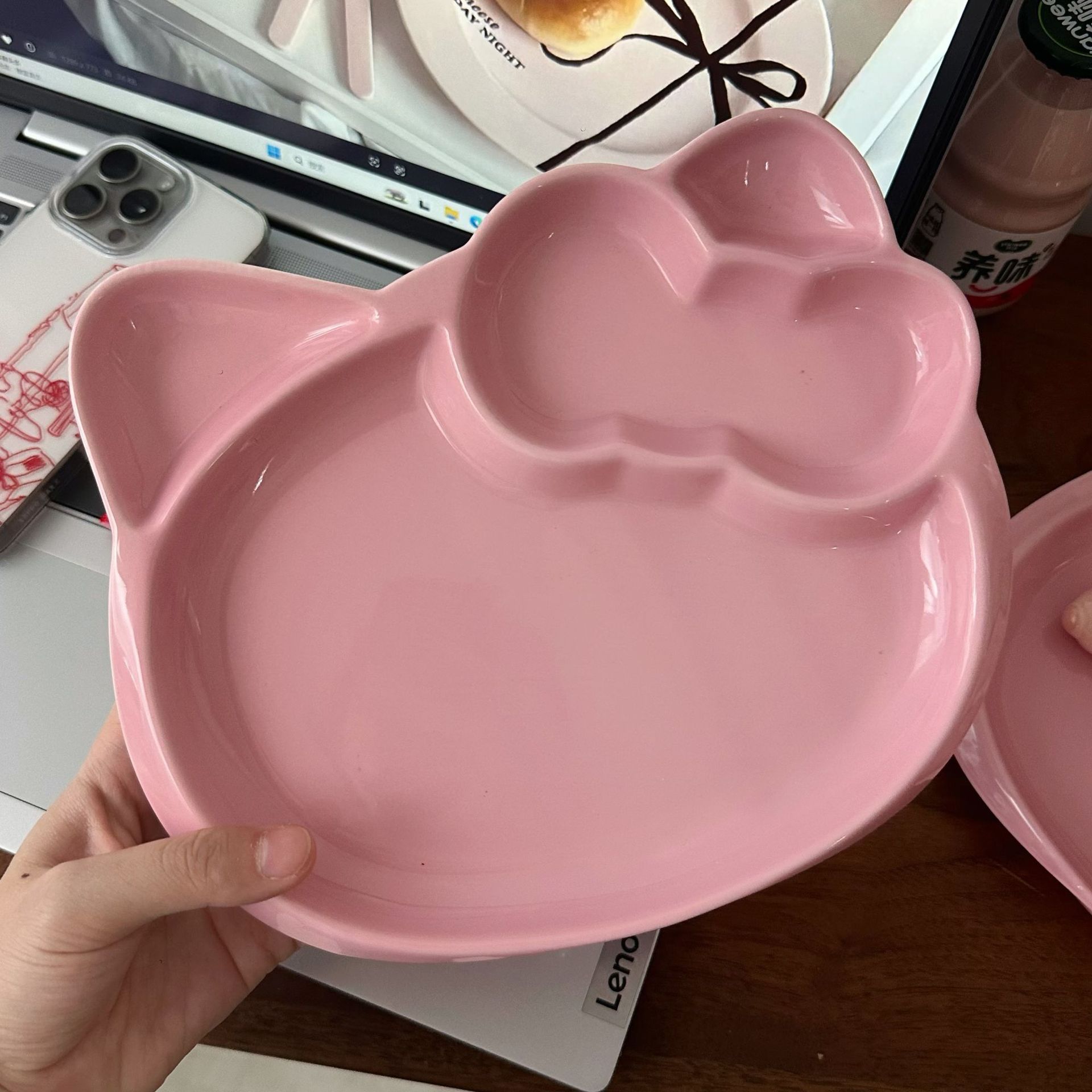 Cute cartoon cat ceramic creative compartments tableware, high appearance level, breakfast fruit salad pose, irregular plates Specification drawing