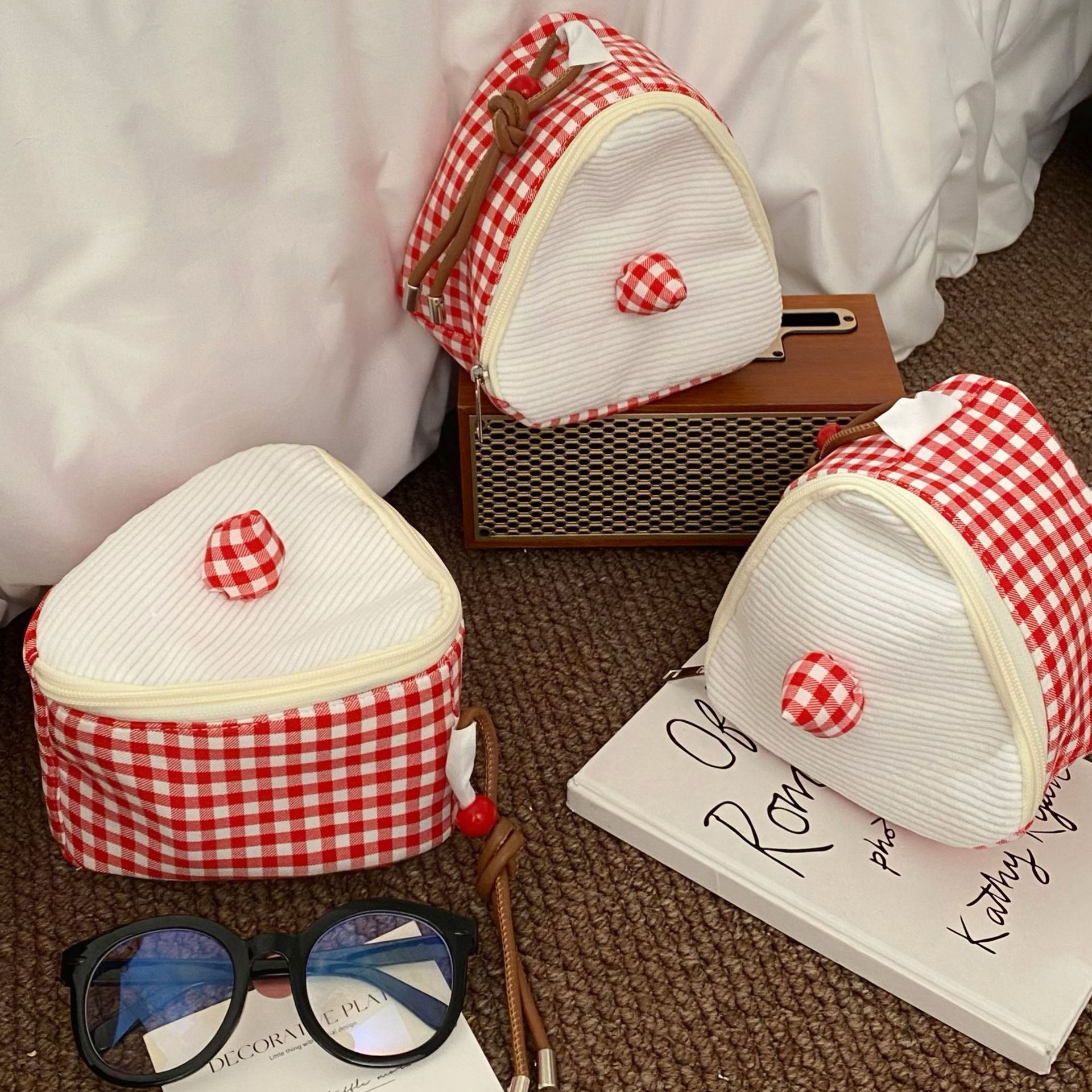 Cute cake makeup bag for women 2025 New ins versatile handbag, niche storage bag, triangular toiletry bag full figure