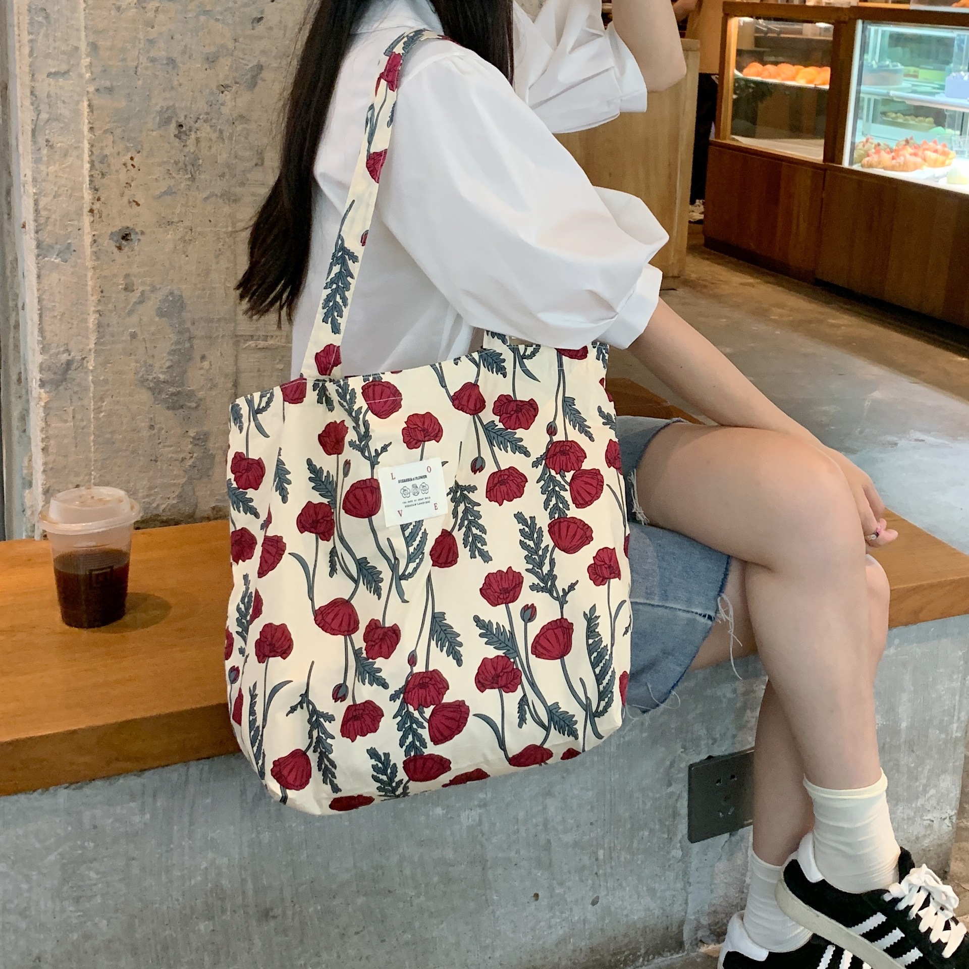 Wholesale of 26101 new Tote bag, large capacity, stylish floral canvas single-shoulder bag, hand-held female student shopping bag full figure