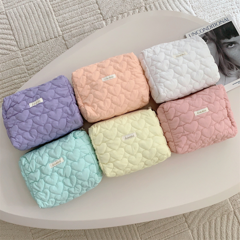 37293 New style makeup bag, large-capacity quilted cotton heart storage bag, cute and portable toiletry bag, shopping clutch bag full figure