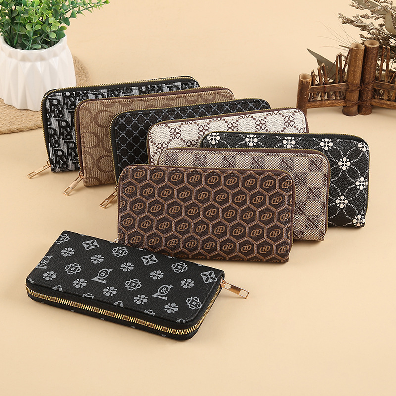 Wholesale and retail of retro monogram single-zipper wallets, printed long ladies' wallets, large-capacity storage wallets Application Scenario