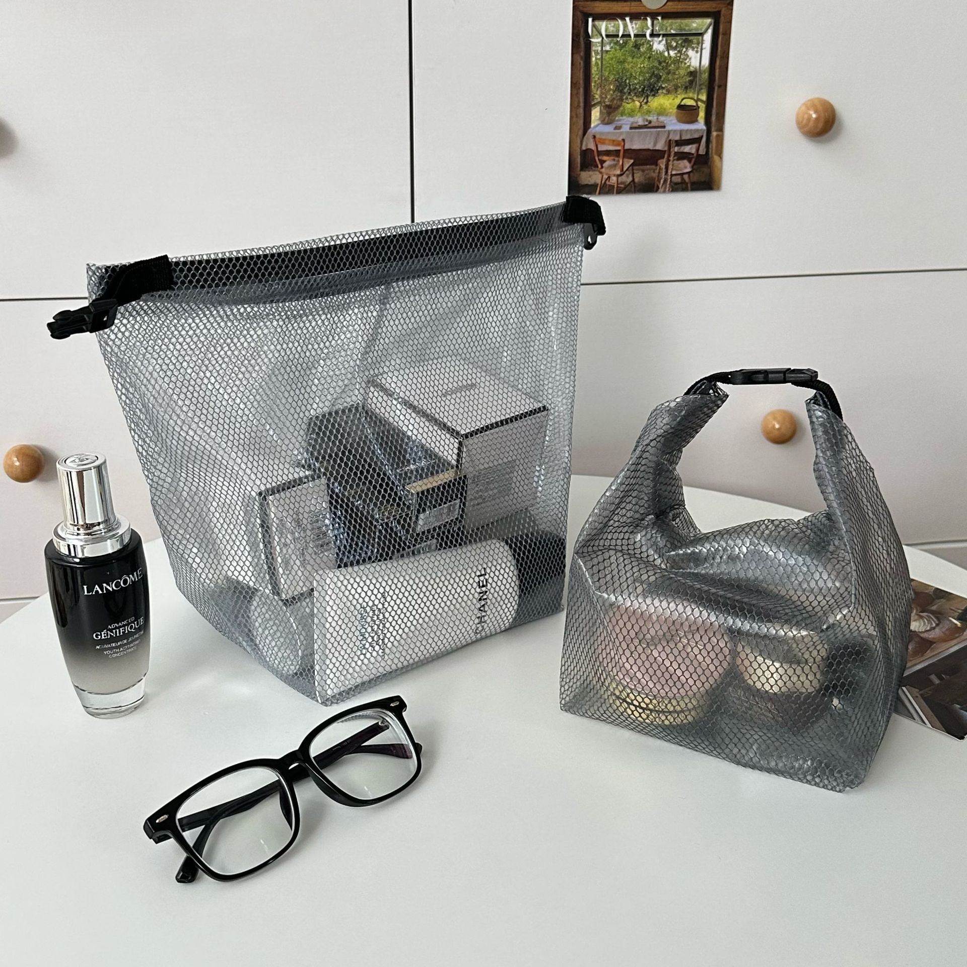 Travel minimalist toiletry bag with large capacity, portable and high-end feel, a 2025 new style cosmetics toiletry bag and storage bag details Picture