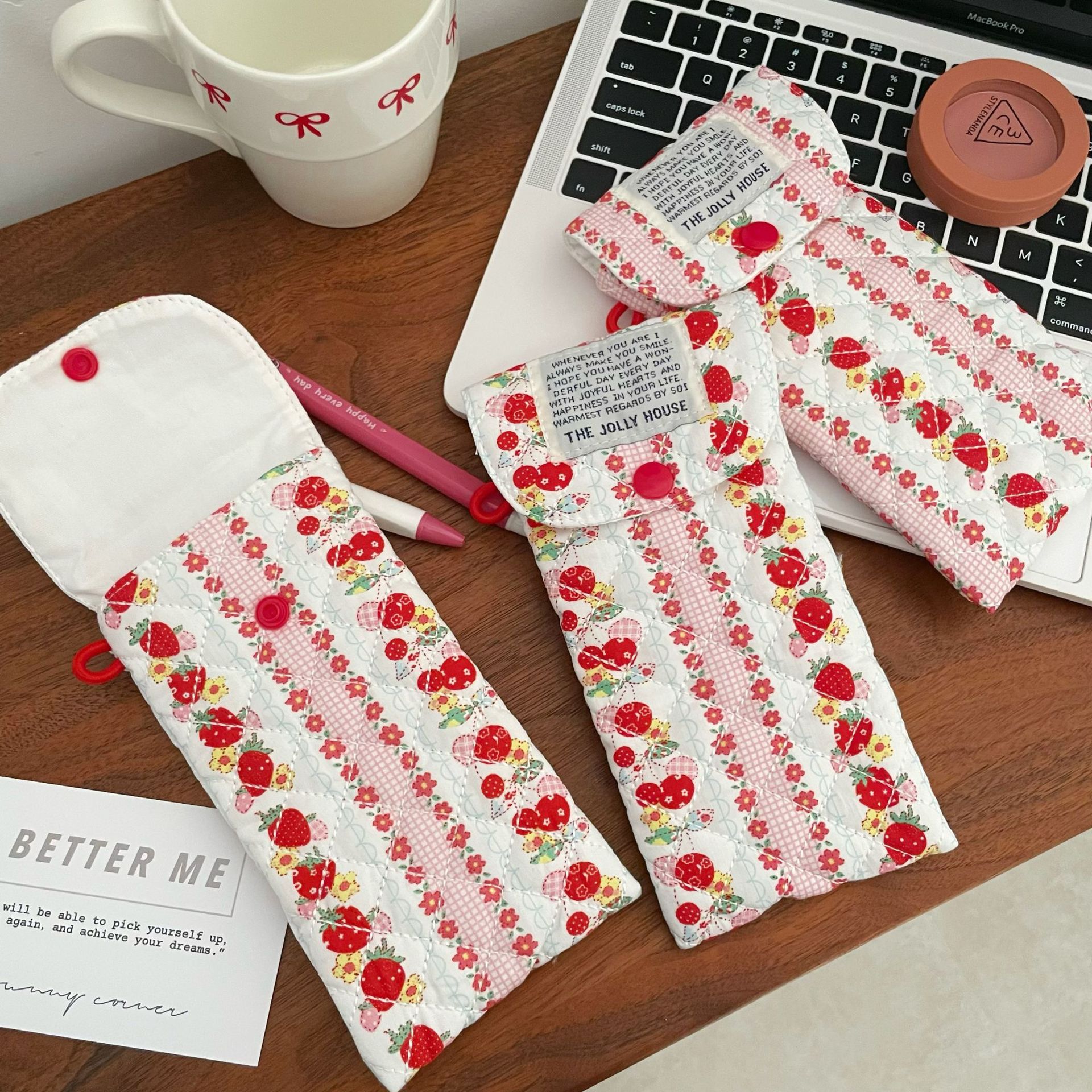 2025 New floral strawberry glasses storage bag, pressure-resistant sunglasses bag, portable sunglasses storage, glasses bag, cloth bag full figure