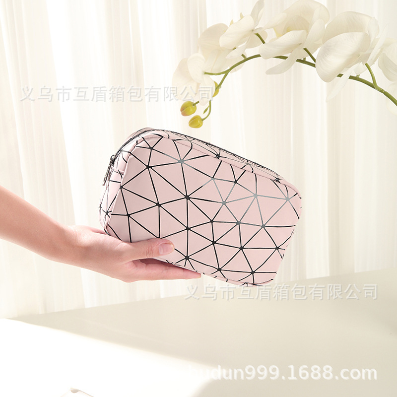 A new large-capacity portable Instagram convenient makeup bag for travel lipstick and cosmetics storage Specification drawing