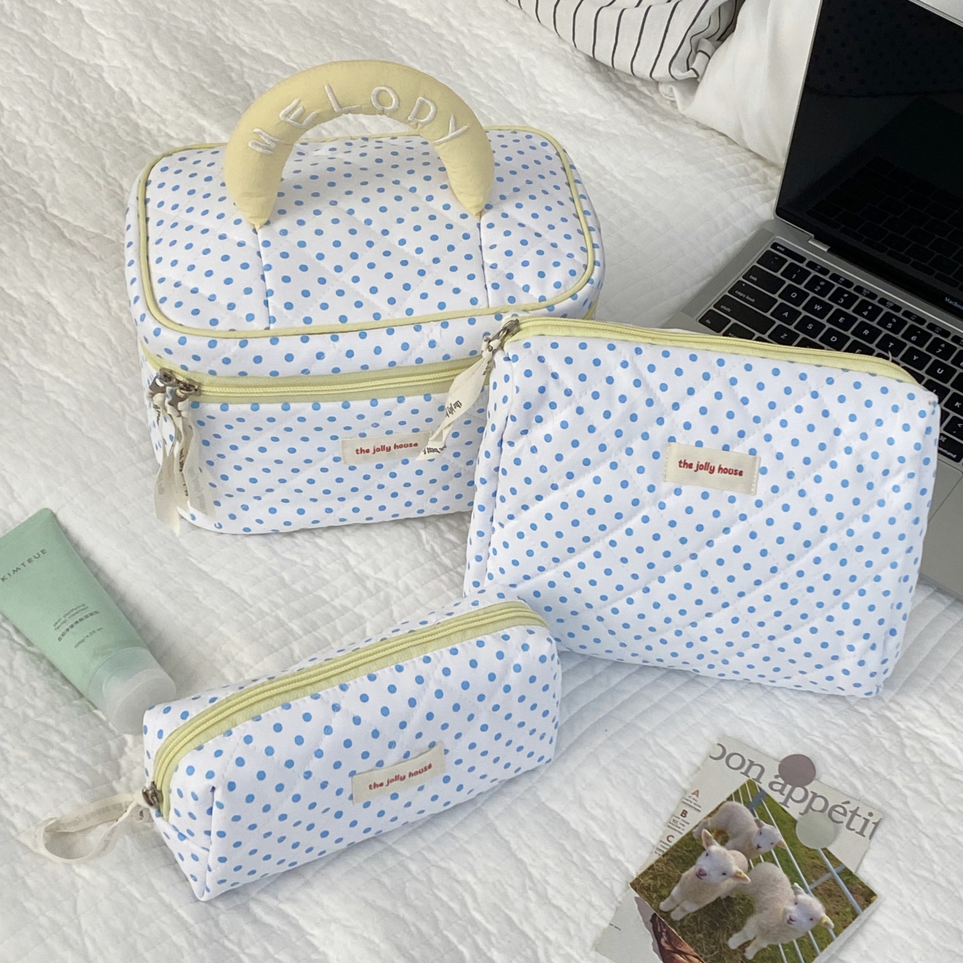 Blue polka dot storage bag 2025 New model portable large-capacity business trip washing, storage and makeup bag for women, minimum order of one piece full figure