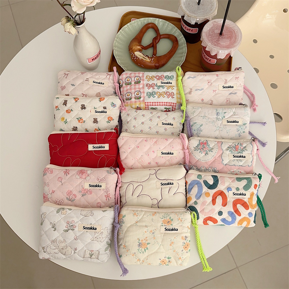 43162 Fresh and delicate floral quilted cotton-padded coin purse, cute mini portable travel port red envelope storage card bag full figure
