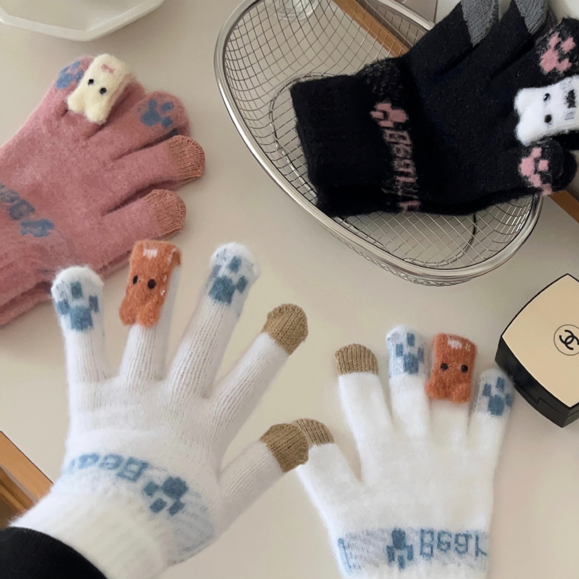 Cartoon touch screen little fox gloves, winter cycling cold-proof with fleece and thickened five-finger student warmth, high appearance level gloves Specification drawing