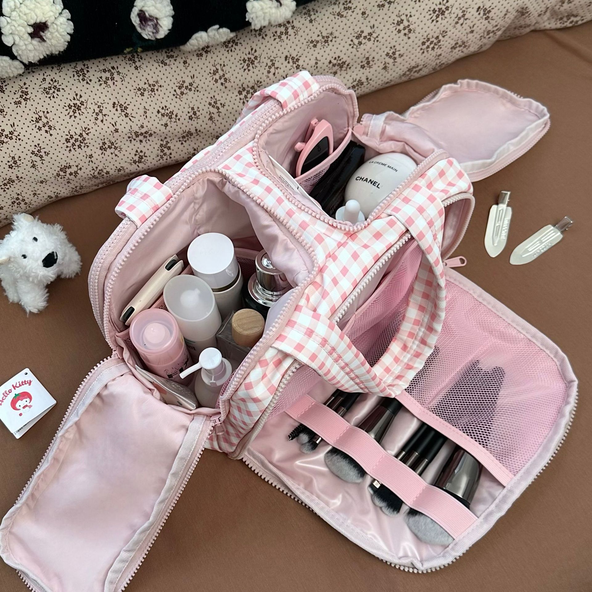 Pink checkered zoned storage bag, 2025 new large-capacity travel portable toiletry bag, cosmetics and makeup bag for women details Picture