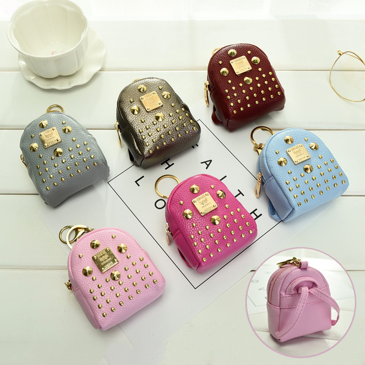 This mini coin purse with a keychain and a small schoolbag, a popular female Internet celebrity, is versatile full figure