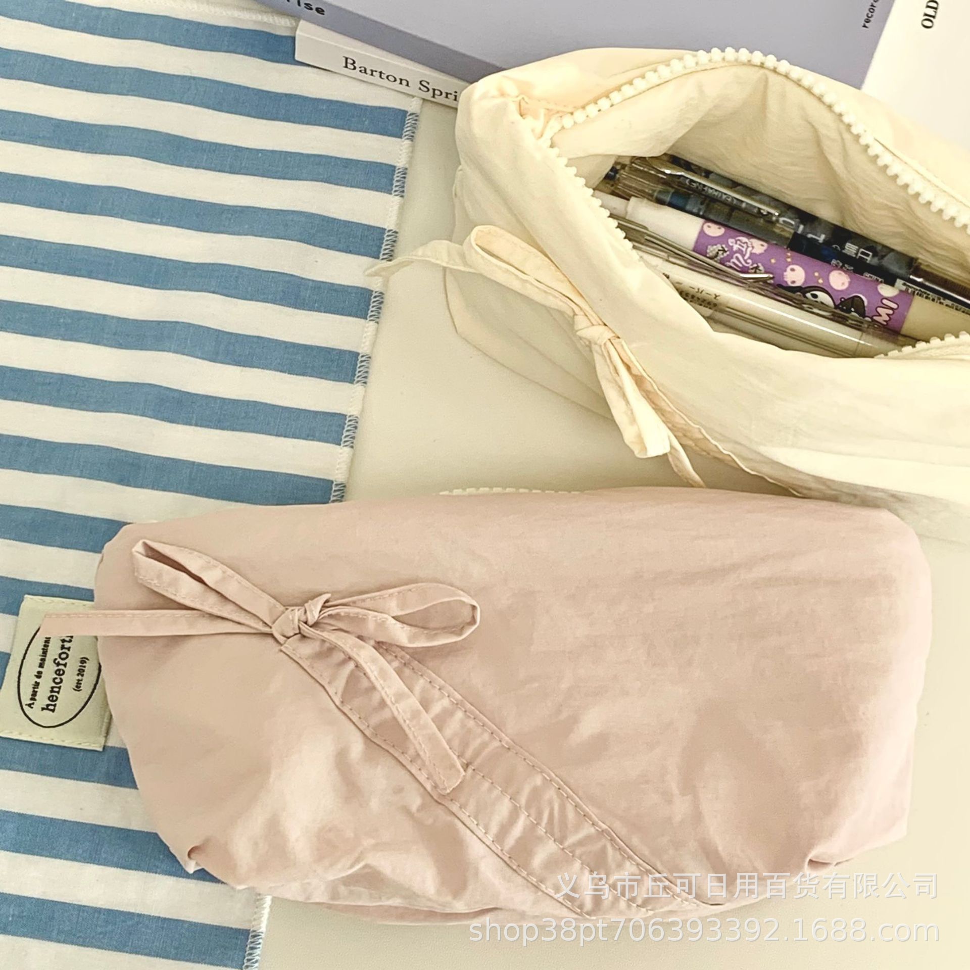 A bestseller is coming! A niche and creative pencil case with a bow, large-capacity stationery bag, and a solid color, high-end pencil case for students Application Scenario