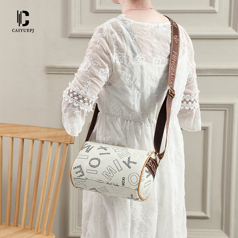 New fashionable letter print wide shoulder strap simple single-shoulder bag for women, casual retro crossbody bag, cross-border pillow bag details Picture