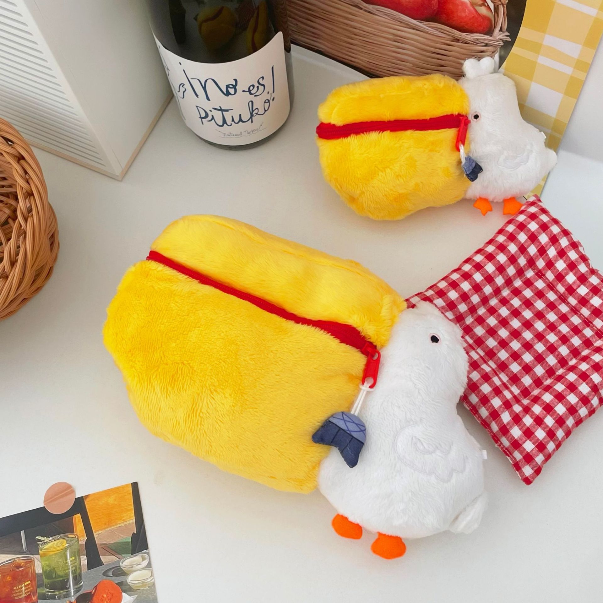 Instagram cute Pelican makeup bag, camera bag, mini portable bag, headphones, coin purse, travel storage bag Specification drawing