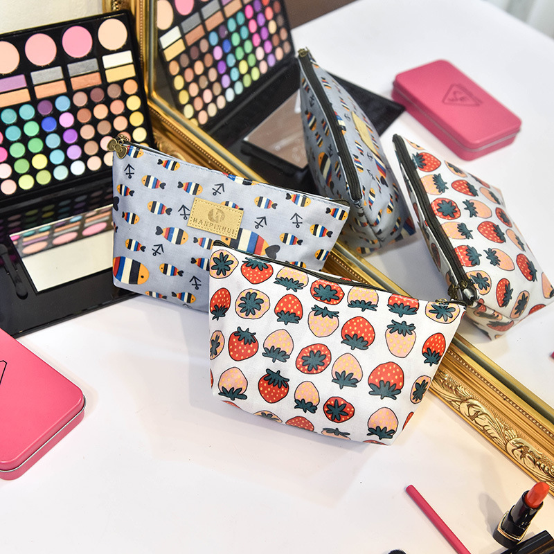 Cute toiletry bag, travel with you at hand, large-capacity cosmetic storage bag, small size customized by the manufacturer Application Scenario