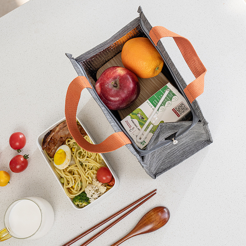 New manufacturer's supply of cationic aluminum foil cotton lunch bento bags, various styles of picnic working meal insulated bags Application Scenario