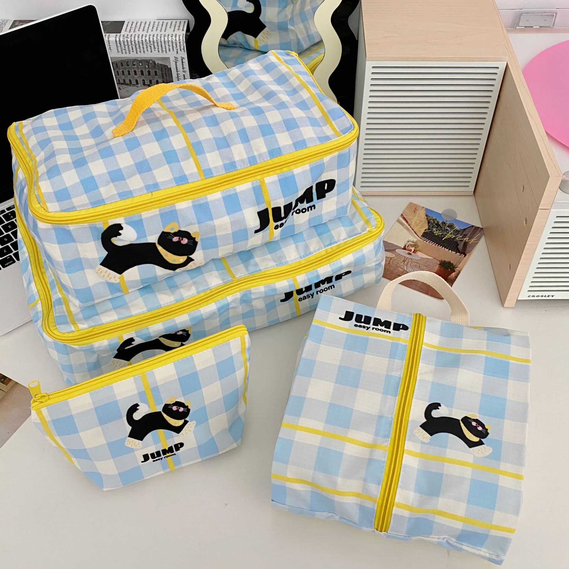 Checkered cat travel storage bag, clothing luggage organizing bag, clothing sorting bag, mini waterproof ID bag details Picture